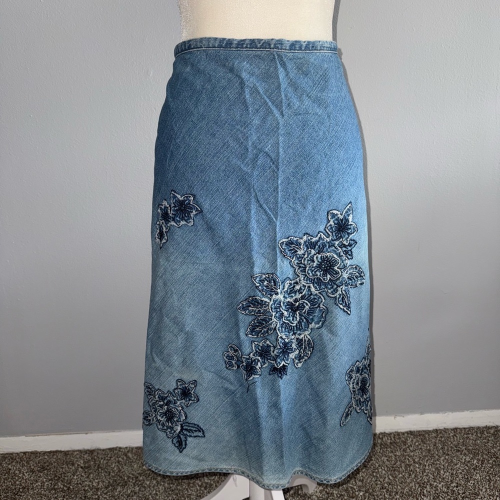 Jones New York Blue Denim Midi Skirt with Floral Embroidery